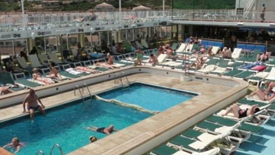 السويديون يختارون اضخم سفينة  كروز متقاعدة لنقل اللاجئين  الى  بلادهم صورة رقم 9