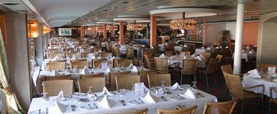 السويديون يختارون اضخم سفينة  كروز متقاعدة لنقل اللاجئين  الى  بلادهم صورة رقم 10