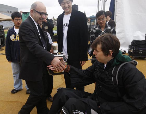 مسلسلات اون لاين حصري: البروفسور مخترع القدم الذكية يشيد بطالبته الفلسطينية يارا نجدي ويوضّح  صورة رقم 4