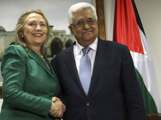 كلنتون تقف على الجدار العازل: الدولة من حق الفلسطينيين والدعم لاسرائيل! صورة رقم 1