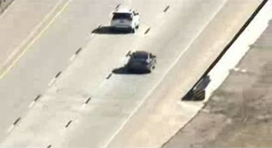 اوكلاهوما.. شاهد كيف انتهت مطارة بوليسية لمشتبه بتحطم سيارته  صورة رقم 2