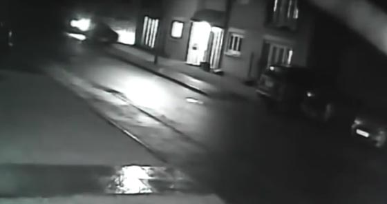 شاهد كيف دهس الرجل الغاضب عشيق زوجته مرتين متتاليتين صورة رقم 2