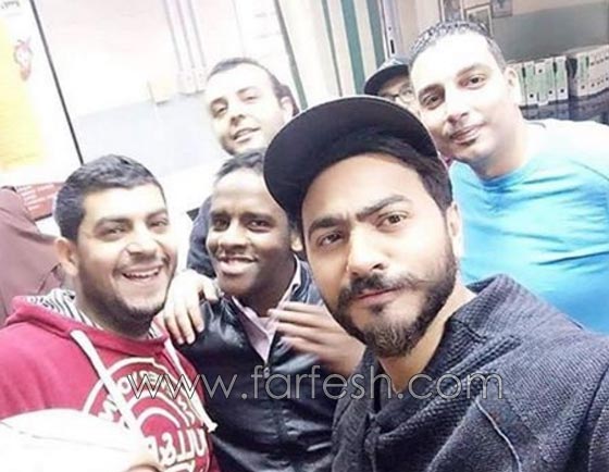 صور تامر حسني مع زوجته بسمة بوسيل يشاركان في حملة التبرع بالدم  صورة رقم 8