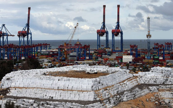 لبنان يصدم العيون باطول طابور نفايات.. شاهد صوره المريعة صورة رقم 6