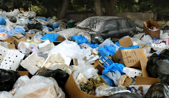 لبنان يصدم العيون باطول طابور نفايات.. شاهد صوره المريعة صورة رقم 10