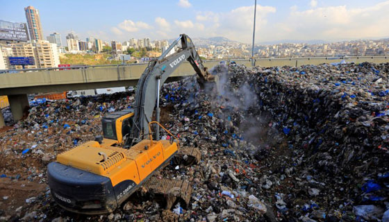 لبنان يصدم العيون باطول طابور نفايات.. شاهد صوره المريعة صورة رقم 11