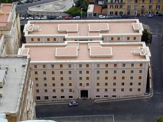 وسط تكتم الشرطة.. العثور على جثة سكرتيرة البابا الحامل مقتولة في شقتها صورة رقم 2