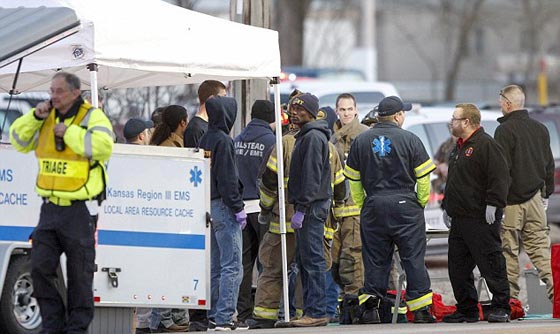 مقتل 7 امريكيين في هجوم مسلح بولاية كانساس وتصفية المنفذ صورة رقم 6 مقتل 7 امريكيين في هجوم مسلح بولاية كانساس وتصفية المنفذ صورة رقم 6