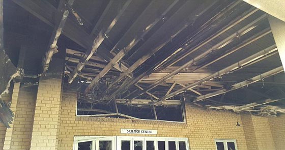 طلاب يحرقون مباني الجامعة احتجاجا على تحرش الاساتذة بالفتيات صورة رقم 5 طلاب يحرقون مباني الجامعة احتجاجا على تحرش الاساتذة بالفتيات صورة رقم 5