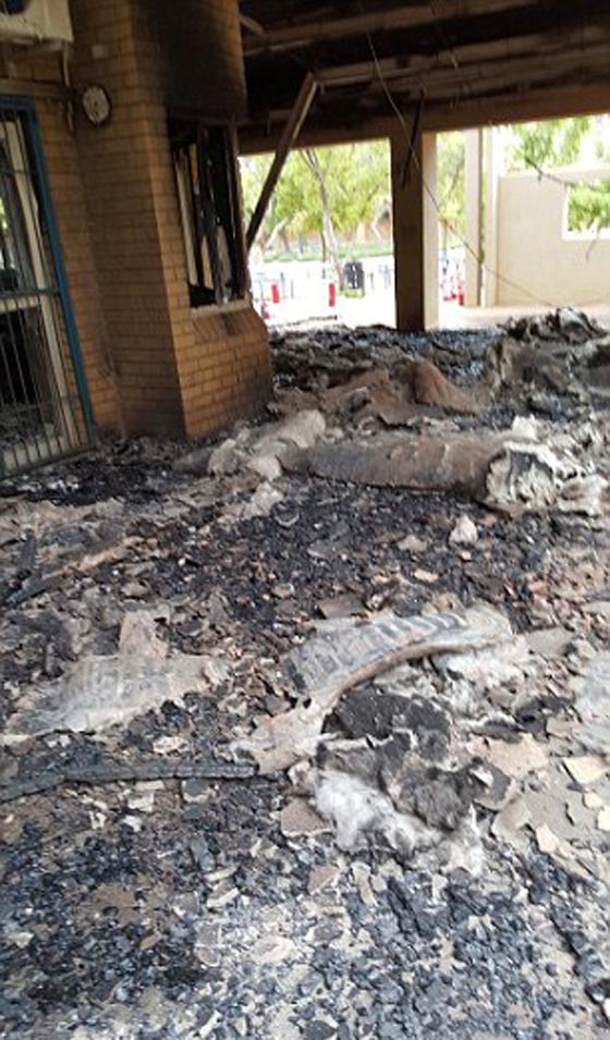 طلاب يحرقون مباني الجامعة احتجاجا على تحرش الاساتذة بالفتيات صورة رقم 4 طلاب يحرقون مباني الجامعة احتجاجا على تحرش الاساتذة بالفتيات صورة رقم 4