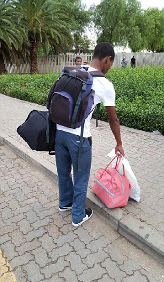 طلاب يحرقون مباني الجامعة احتجاجا على تحرش الاساتذة بالفتيات صورة رقم 7 طلاب يحرقون مباني الجامعة احتجاجا على تحرش الاساتذة بالفتيات صورة رقم 7