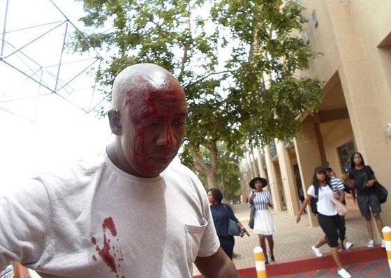 طلاب يحرقون مباني الجامعة احتجاجا على تحرش الاساتذة بالفتيات صورة رقم 3 طلاب يحرقون مباني الجامعة احتجاجا على تحرش الاساتذة بالفتيات صورة رقم 3