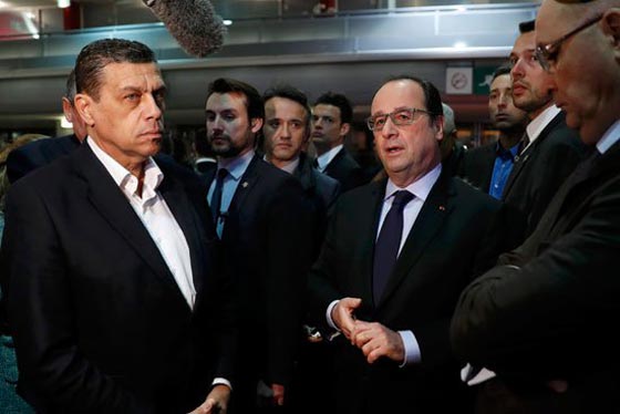 هولاند يتعرض للشتائم والاساءة ومزارعون ينعتونه بالنذل والاحمق صورة رقم 2