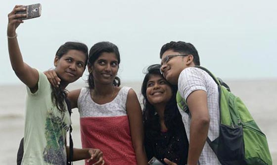 مومباي تمنع التقاط السيلفي في مناطق خالية.. حفاظا على الارواح صورة رقم 2 مومباي تمنع التقاط السيلفي في مناطق خالية.. حفاظا على الارواح صورة رقم 2