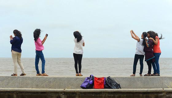 مومباي تمنع التقاط السيلفي في مناطق خالية.. حفاظا على الارواح صورة رقم 4 مومباي تمنع التقاط السيلفي في مناطق خالية.. حفاظا على الارواح صورة رقم 4