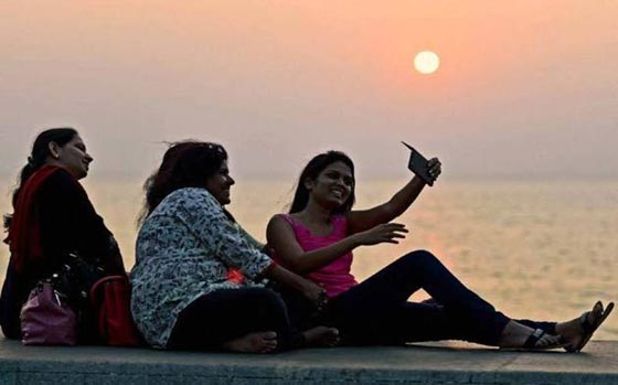 مومباي تمنع التقاط السيلفي في مناطق خالية.. حفاظا على الارواح صورة رقم 5 مومباي تمنع التقاط السيلفي في مناطق خالية.. حفاظا على الارواح صورة رقم 5