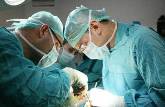  استئصال ورم سرطاني يزن 16 كغم من بطن فتاة في بيرو صورة رقم 1