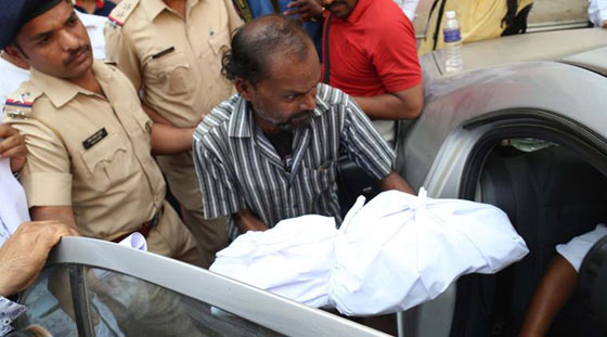 هندي يذبح افراد اسرته بمن فيهم والداه بالسكين.. وينتحر شنقا!! صورة رقم 2