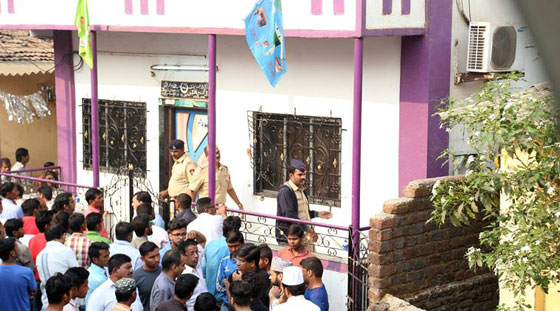 هندي يذبح افراد اسرته بمن فيهم والداه بالسكين.. وينتحر شنقا!! صورة رقم 3