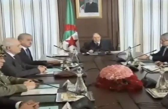 عدم ذكر مذيع جزائري لكلمة فخامة مقرونة باسم الرئيس تتسبب بتوقيفه صورة رقم 2 عدم ذكر مذيع جزائري لكلمة فخامة مقرونة باسم الرئيس تتسبب بتوقيفه صورة رقم 2