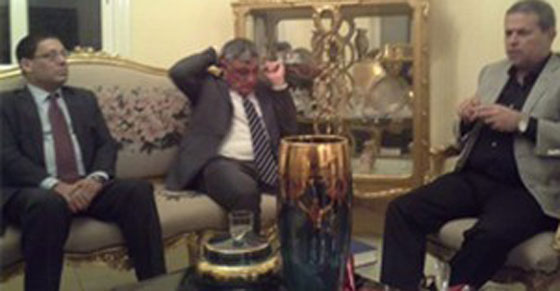 نائب مصري يضرب توفيق عكاشة بالحذاء لانه التقى السفير الاسرائيلي صورة رقم 3 نائب مصري يضرب توفيق عكاشة بالحذاء لانه التقى السفير الاسرائيلي صورة رقم 3