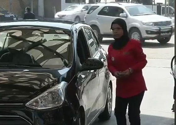 لاول مرة.. نساء مصريات يقتحمن مجال العمل في محطات الوقود صورة رقم 3