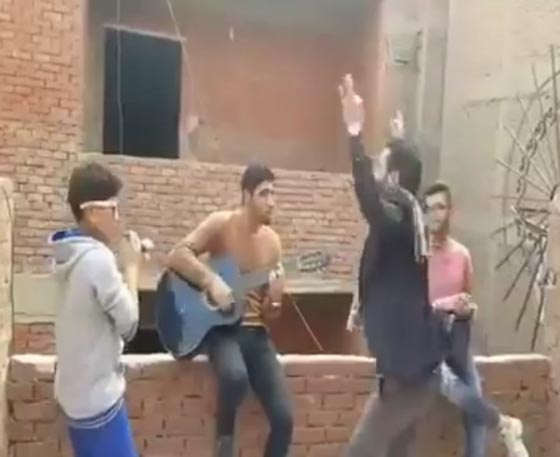 فيديو ساخر ينتقد اغنية عمرو دياب ومحمد منير (القاهرة) صورة رقم 2
