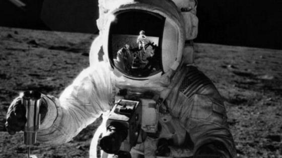 مخلفات بشرية تركها رواد الفضاء تغطي مساحة واسعة على سطح القمر صورة رقم 1