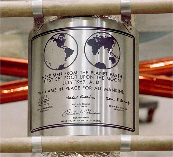 مخلفات بشرية تركها رواد الفضاء تغطي مساحة واسعة على سطح القمر صورة رقم 8