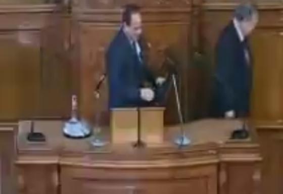 مصافحة وضعت السيسي بموقف محرج في اليابان.. ما سببها الحقيقي؟! صورة رقم 4 مصافحة وضعت السيسي بموقف محرج في اليابان.. ما سببها الحقيقي؟! صورة رقم 4