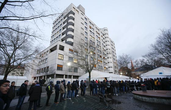 اسرائيلي يخوض تجربة ايجابية مع لاجئين سوريين في المانيا صورة رقم 3