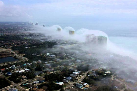 اندونيسيا تعيش حالة من الذعر.. والسبب تسونامي يقف على الابواب صورة رقم 1