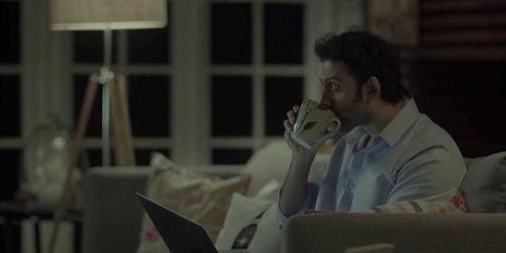 اعلان لمنظف الغسيل (اريال) يفجر قضية اجتماعية ويثير جدلا صورة رقم 5