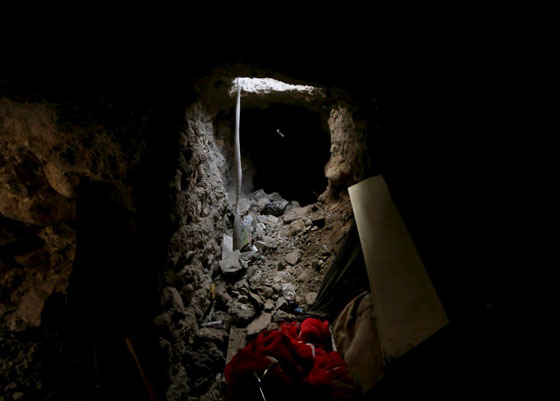 صور الخنادق التي يتحصن بها عناصر داعش من ضربات التحالف صورة رقم 6 صور الخنادق التي يتحصن بها عناصر داعش من ضربات التحالف صورة رقم 6