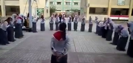 صيحات غير مفهومة لفريق فتيات مصري اثناء تدريب يثير السخرية صورة رقم 1 صيحات غير مفهومة لفريق فتيات مصري اثناء تدريب يثير السخرية صورة رقم 1