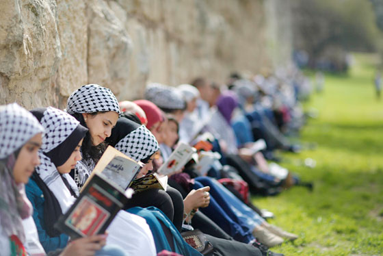 القراءة.. سلاح جديد يواجه فيه طلاب غزة الاحتلال صورة رقم 2 القراءة.. سلاح جديد يواجه فيه طلاب غزة الاحتلال صورة رقم 2