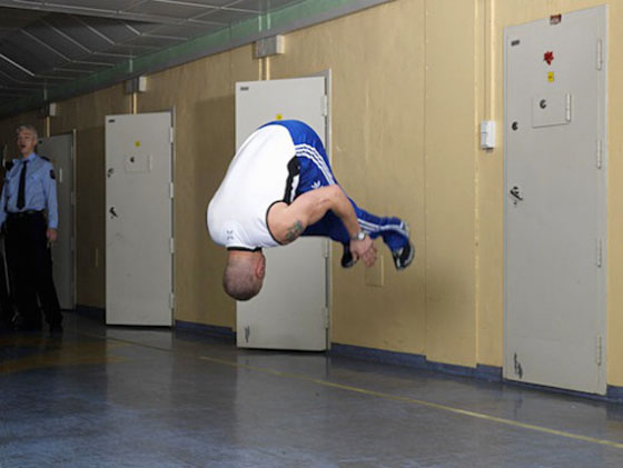 السفاح النرويجي يحظى بغرفة رياضة وكمبيوتر ويشتكي سوء ظروف سجنه! صورة رقم 6 السفاح النرويجي يحظى بغرفة رياضة وكمبيوتر ويشتكي سوء ظروف سجنه! صورة رقم 6