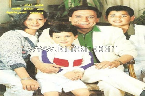 صور عادل امام العائلية القديمة مع شقيقه، والده، زوجته وابنائه صورة رقم 10