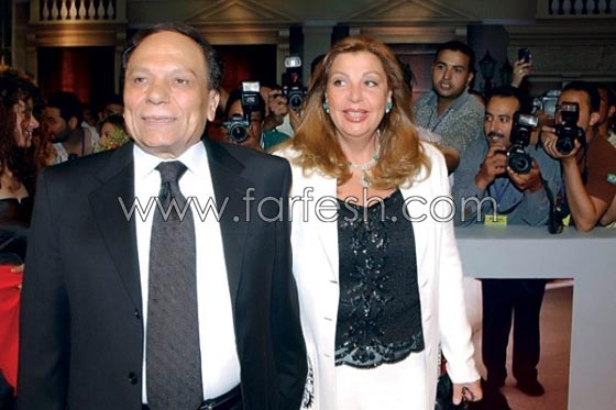 صور عادل امام العائلية القديمة مع شقيقه، والده، زوجته وابنائه صورة رقم 9