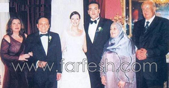 صور عادل امام العائلية القديمة مع شقيقه، والده، زوجته وابنائه صورة رقم 7