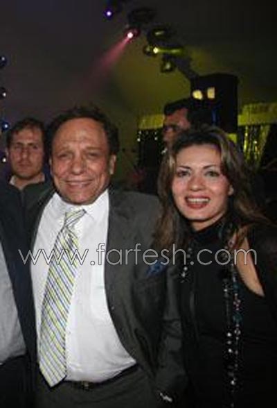 صور عادل امام العائلية القديمة مع شقيقه، والده، زوجته وابنائه صورة رقم 3