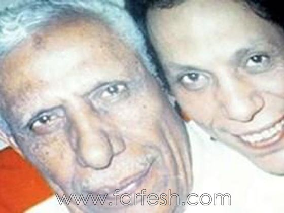 صور عادل امام العائلية القديمة مع شقيقه، والده، زوجته وابنائه صورة رقم 4