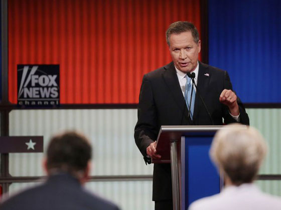 كلينتون وساندرز يتنافسان في قدرتهما على هزيمة ترامب الذي بدأ يتراجع صورة رقم 12