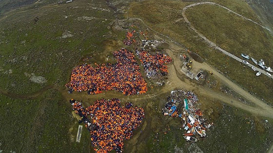  مقبرة سترات النجاة في اليونان.. كل واحدة منها تركت قصة وحلم لاجئ صورة رقم 1