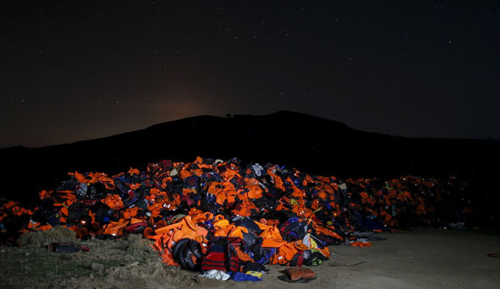  مقبرة سترات النجاة في اليونان.. كل واحدة منها تركت قصة وحلم لاجئ صورة رقم 5