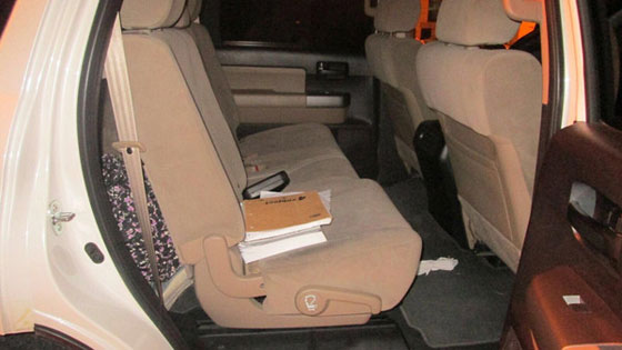 محاولة تهريب فتاة اجنبية الى السعودية داخل مكان سري بسيارة.. فيديو صورة رقم 3