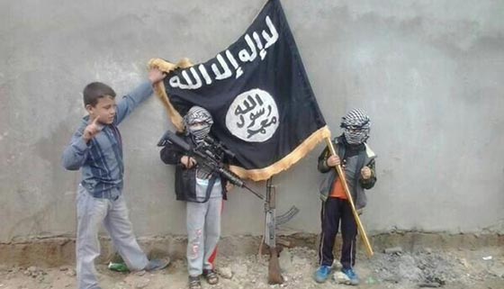 الدواعش يحولون اطفالهم الى قنابل موقوتة صورة رقم 2
