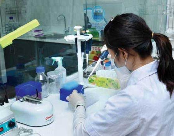 ولادة توأمتين مختلفتي الشكل تكشف سرا خطيرا في حياة زوجة فيتنامية  صورة رقم 3