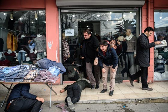 صحيفة زمان تتحدث عن اسود يوم في تاريخ الصحافة التركية صورة رقم 25 صحيفة زمان تتحدث عن اسود يوم في تاريخ الصحافة التركية صورة رقم 25