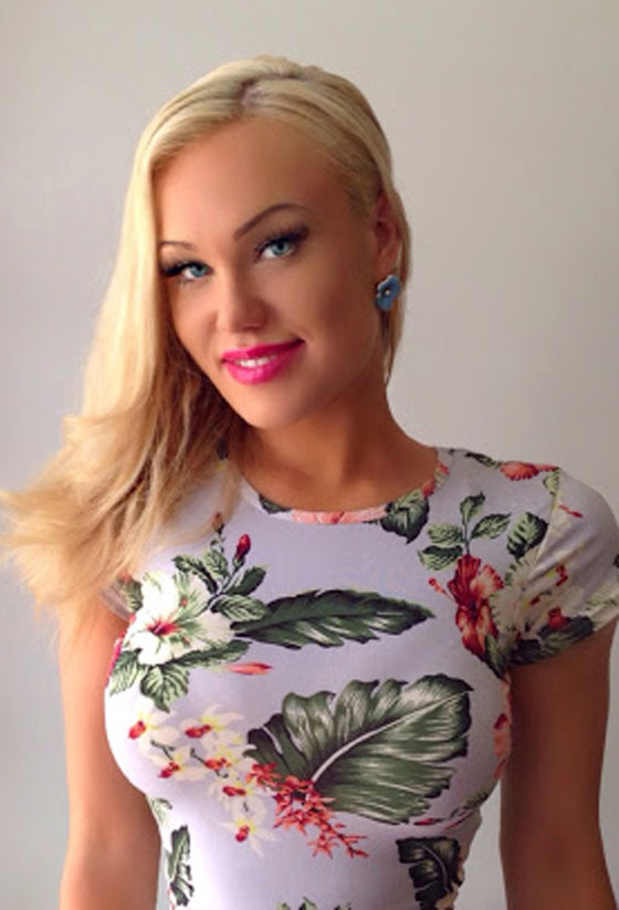 تكليف عارضة ازياء بكيني لاجراء دراسات عن الشريعة الاسلامية صورة رقم 5